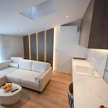 D Luxury 2025 * Split