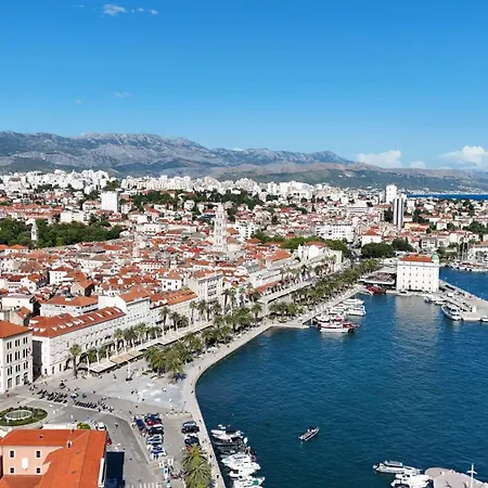 D Luxury 2025 ספליט