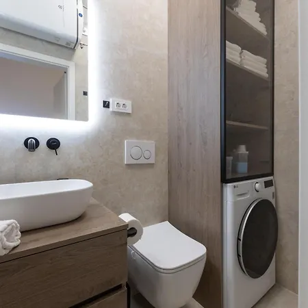 D Luxury 2025 * Split