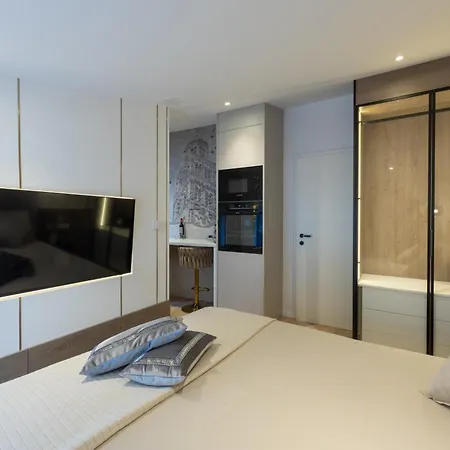 D Luxury 2025 * ספליט